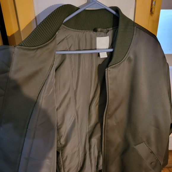 H and M olive green bomber jacket! - Picture 4 of 4